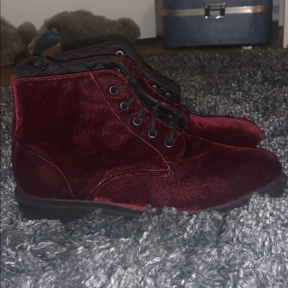 Wine red velvet dr marten!